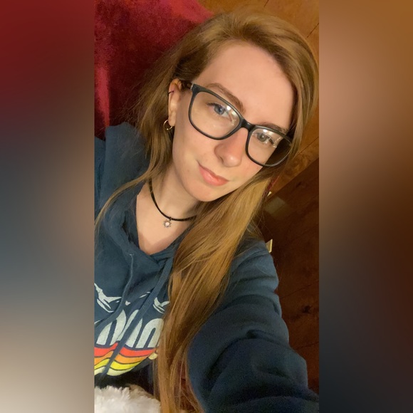 Meet your Posher, Kelsey - Picture 1 of 1